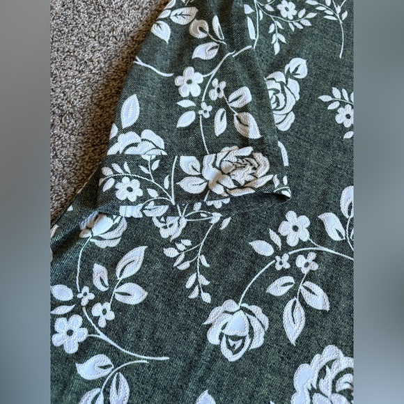 Paper Moon green top with white flowers - Picture 3 of 4